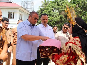 Andre Rosiade Resmikan Pasar Pematang Panjang Bareng Bupati Sijunjung