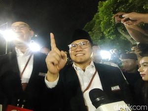 Pose 1 Jari, Anies Baswedan-Cak Imin Tiba di KPU