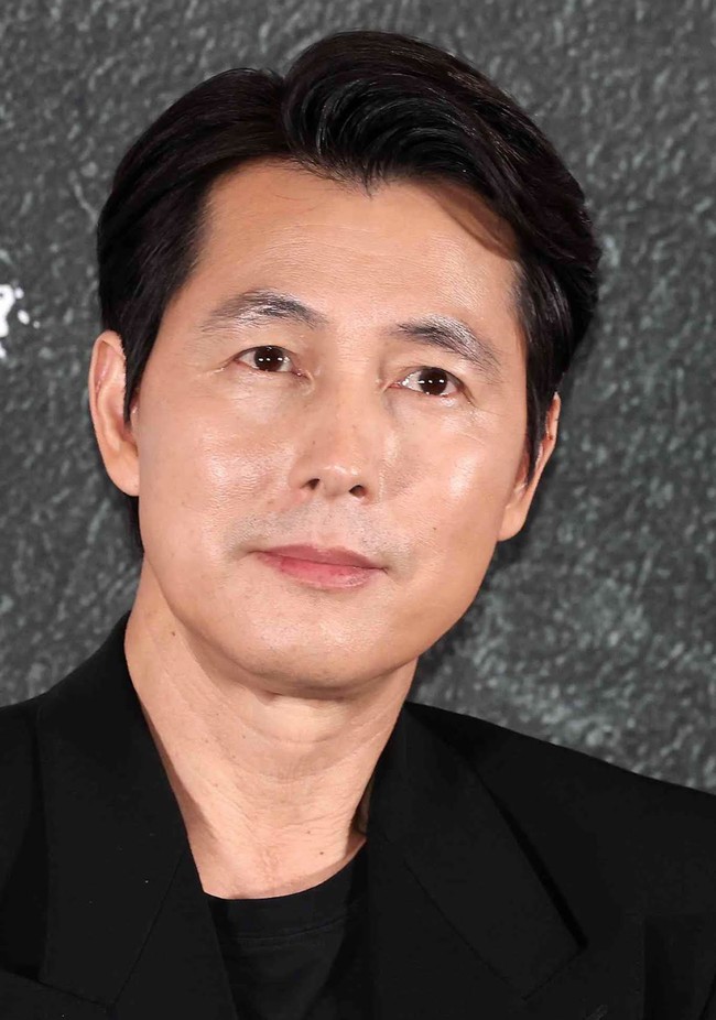 Aktor senior Jung Woo Sung tidak memenuhi persyaratan pendidikan untuk wajib militer. Bintang drama Korea Tell Me That You Love Me itu putus sekolah karena masalah finansial keluarganya. Foto: Instagram