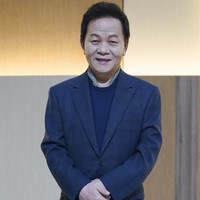 Pemain drama Korea Alchemy of Souls, Woo Hyun merupakan mantan aktivis. Dia menjalani hukuman penjara karena berpartisipasi dalam Gerakan Demokrasi Gwangju dan dibebaskan dari wajib militer atas kontribusinya untuk negara. Foto: Instagram