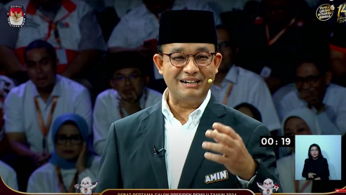 Capres nomor urut 1, Anies Baswedan, mengatakan negara harus melindungi semua pihak. Dia mengatakan komunikasi diperlukan untuk menjaga kerukunan. (YouTube KPU RI)