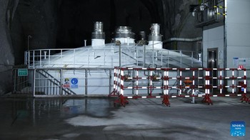 Gambar ini menunjukkan cryostat nitrogen cair raksasa di tahap kedua CJUL. Foto: Xinhua News