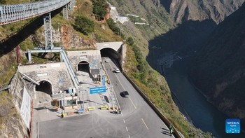 Fasilitas Deep Underground and Ultra-low Radiation Background Facility for Frontier Physics Experiments (DURF) ini terletak di bawah Gunung Jinping di Prefektur Otonomi Liangshan Yi, Sichuan, China barat daya. Foto: Xinhua News