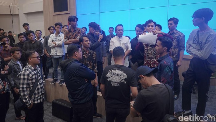 Debat capresma-cawapresma UIN RF Palembang ricuh.