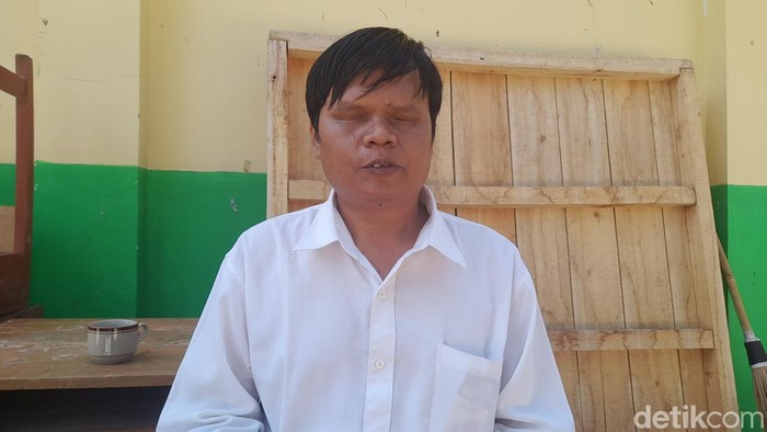 Dede Tresnawan (40), guru honorer di SLBN B Sumedang