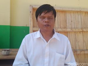 Dede Guru Difabel Netra, Semangat Mengajar Modal Ikhlas di Sumedang
