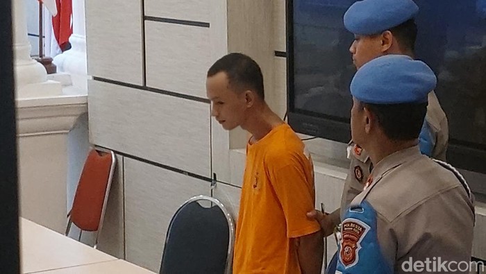 Devid Ai Lesmana alias Devid (19) membunuh mantan pacarnya Nindi Putri Marifa atau Nindi (19) dengan cara ditusuk berkali-kali. (M Sholihin/detikcom)