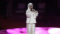 Lanjut, ada penampilan Putri Ariani saat membuka acara.