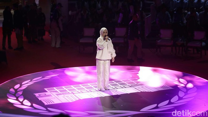 Dewi Gita-Putri Ariani Buka Debat Perdana Pilpres 2024 Dewi Gita-Putri Ariani Buka Debat Perdana Pilpres 2024
