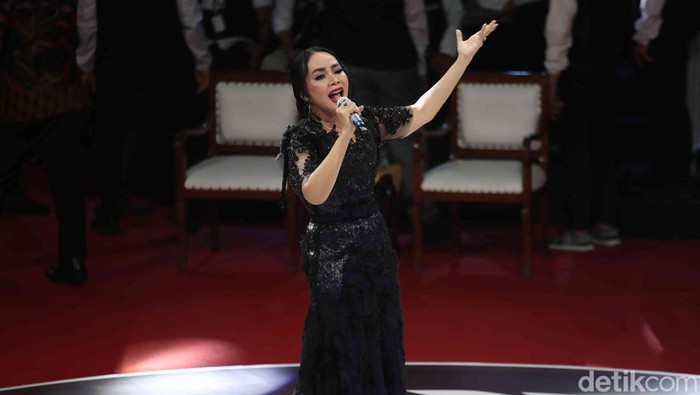 Dewi Gita-Putri Ariani Buka Debat Perdana Pilpres 2024