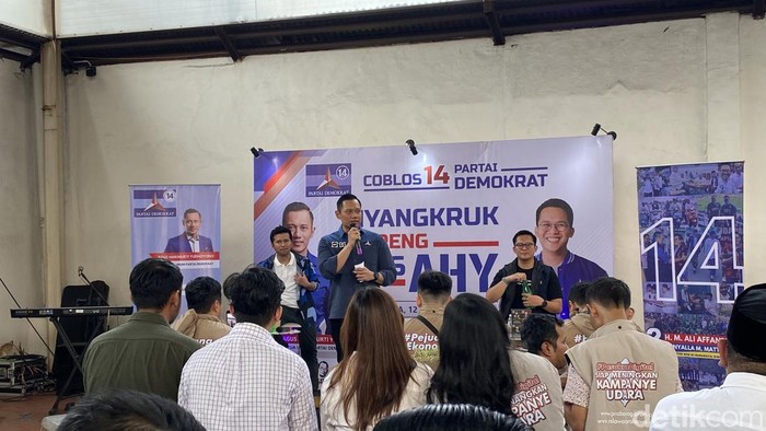 Diskusi politik demokrat