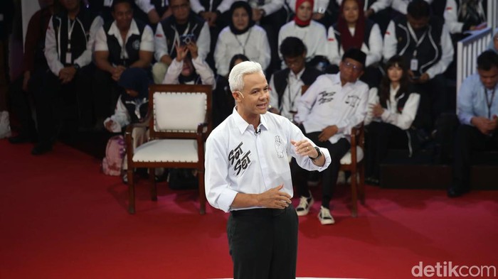 Foto-foto Ganjar Paparkan Visi Misi di Debat Pilpres 2024