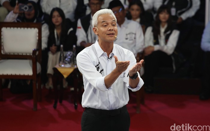 Foto-foto Ganjar Paparkan Visi Misi di Debat Pilpres 2024