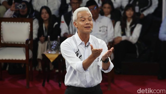 Foto-foto Ganjar Paparkan Visi Misi di Debat Pilpres 2024