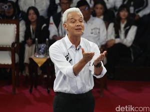 Foto-foto Ganjar Paparkan Visi Misi di Debat Pilpres 2024
