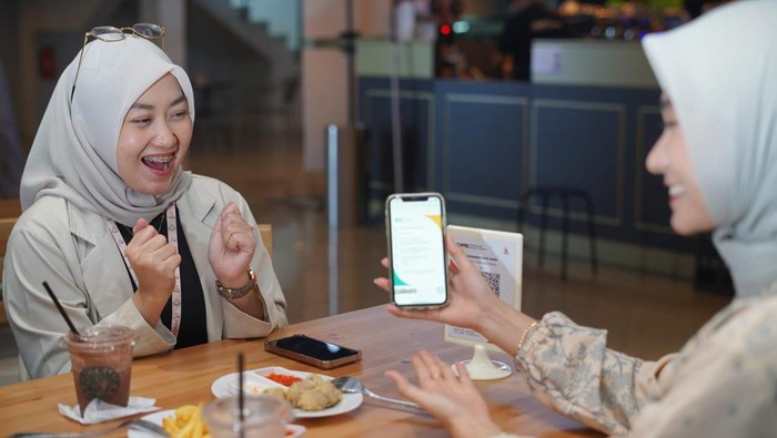 PT Bank Syariah Indonesia Tbk (BSI) yang saat ini telah menyediakaan layanan QRIS pada 221.000 merchant dari berbagai sektor di seluruh Indonesia. Ini juga menjadi cara bank untuk menciptakan solusi inklusif yang dapat dinikmati oleh masyarakat yang lebih luas.
