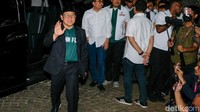 Debat perdana akan digelar dengan durasi 120 menit. Debat akan dimulai pada pukul 19.00 WIB. Debat akan disiarkan secara langsung melalui stasiun TV dan Radio. Tema debat perdana untuk capres itu yakni pemerintahan, hukum, HAM, pemberantasan korupsi, penguatan demokrasi, peningkatan layanan publik dan kerukunan warga.