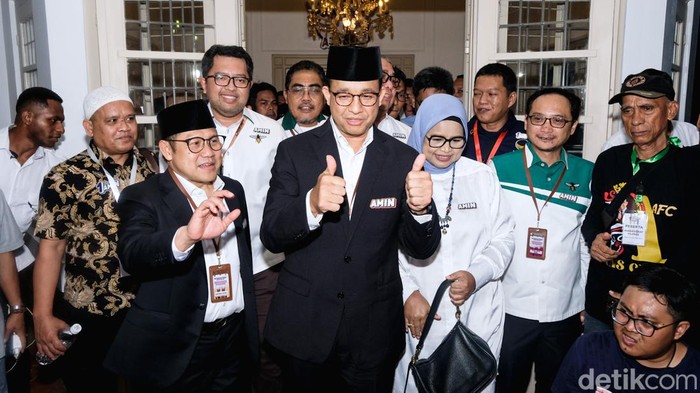 Gaya Anies-Cak Imin Berpeci Jelang Debat Perdana Pilpres 2024 Capres-cawapres Anies Baswedan-Muhaimin Iskandar (Cak Imin) berangkat bersama ke KPU jelang debat perdana. Pasangan AMIN kompak berpeci.