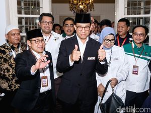 Gaya Anies-Cak Imin Berpeci Jelang Debat Perdana Pilpres 2024