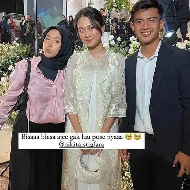 Sementara Arhan memakai setelan jas yang formal. Terlihat dipadukan dengan kemeja putih polos tanpa dasi. Foto: Instagram