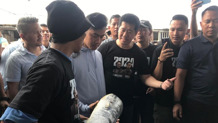 Gibran di pasar ikan Muara Baru (Firda/detikcom)