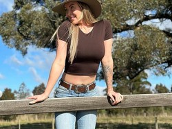 Most Pop Sepekan: Potret Peteni Seksi yang Viral Setelah Berbagi Suami