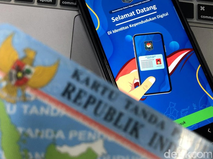 Ilustrasi penggunaan Identitas Kependudukan Digital (IKD) yang akan menggantikan KTP konvensional.