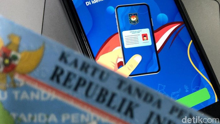Ilustrasi penggunaan Identitas Kependudukan Digital (IKD) yang akan menggantikan KTP konvensional.
