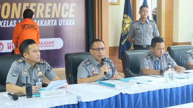 Imigrasi Jakut menangkap 3 orang WN China, salah satunya TN (43). TN merupakan eks narapidana kasus narkoba yang masuk ke Indonesia secara ilegal. (dok Imigrasi Jakut)