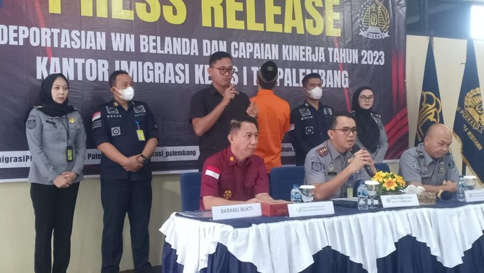 Imigrasi Palembang deportasi WNA asal Belanda