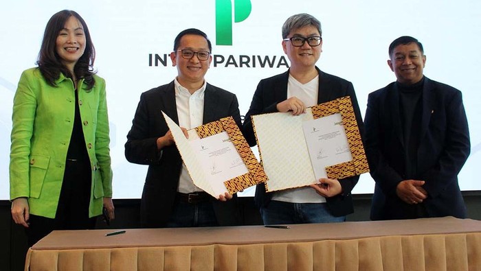 Melalui PT Penerbit Intan Pariwara (PIP), Intan Pariwara mengakuisisi PT Pendidikan Pedagogi Lestari yang menaungi Jelajah Ilmu. Setelah mengakuisisi Jelajah Ilmu, PIP bertransformasi menjadi PT Intan Pariwara Edukasi (IPE).