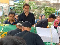 Ketegaran Jeje Govinda Melepas Ibunda Tercinta