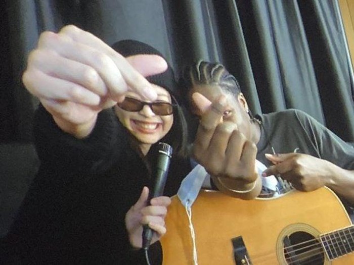 Jennie BLACKPINK jadi penerjemah di konser Daniel Caesar