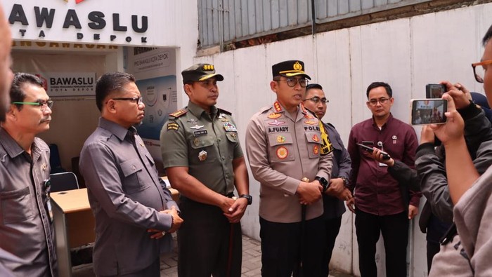 Kapolres Depok Kombes Ahmad Fuady (keempat dari kiri)-(Devi/detikcom)