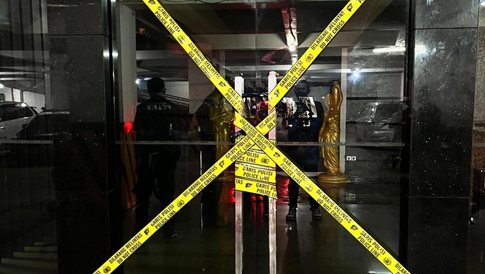 Klub Malam Fox Club KTV Bandung yang disegel polisi karena ekstasi.
