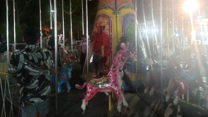 Komidi Putar di Pekan Raya Budaya Klungkung di Alun-alun Klungkung, Bali.