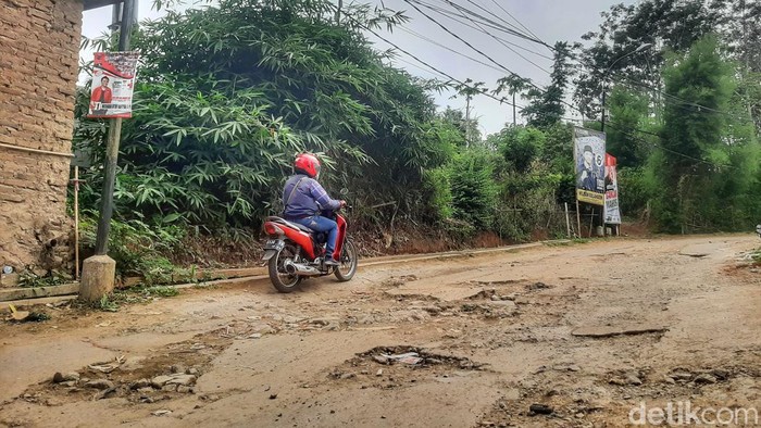 Kondisi Jalan Narawita