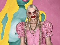 8 Gaya Nyentrik Kristen McMenamy, Model Zara yang Dihujat Pendukung Palestina