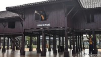 Pengelola situs Cagar Budaya Rumah Si Pitung UPTD Museum Kebaharian DKI Jakarta akan membuka kembali kunjungan wisatawan ke bangunan khas Betawi Pesisir itu pada Rabu 13 Desember 2023 setelah sempat ditutup beberapa pekan karena direnovasi. 