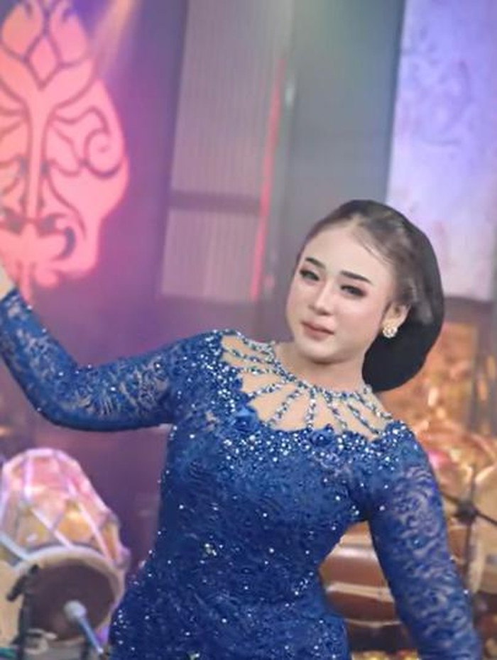 Lagu Titeni lan Enteni yang Dinyanyikan Niken Salindry