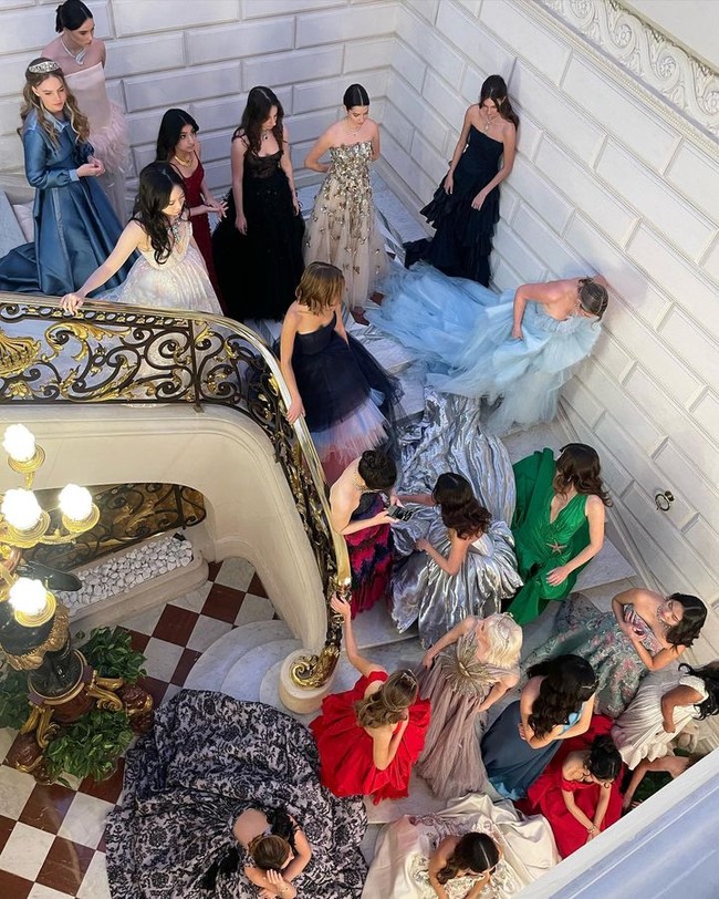 Selain karena penampilan cantik dan kehidupan mewah, banyak netizen tertarik dengan latar belakangnya. Diketahui datang dari keluarga elite dan punya ayah yang merupakan sutradara The Tourist, Lara memiliki ibu seorang pengacara dan direktur organisasi Creative Commons. Sedangkan kakeknya, mantan presiden Ordo Militer Berdaulat Malta. Foto: Instagram Lara Cosima