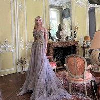 Lara Cosima disebut hidup bak serial Gossip Girl karena dirinya baru saja diterima bekerja magang di brand Dior untuk divisi haute couture di Paris. Foto: Instagram Lara Cosima