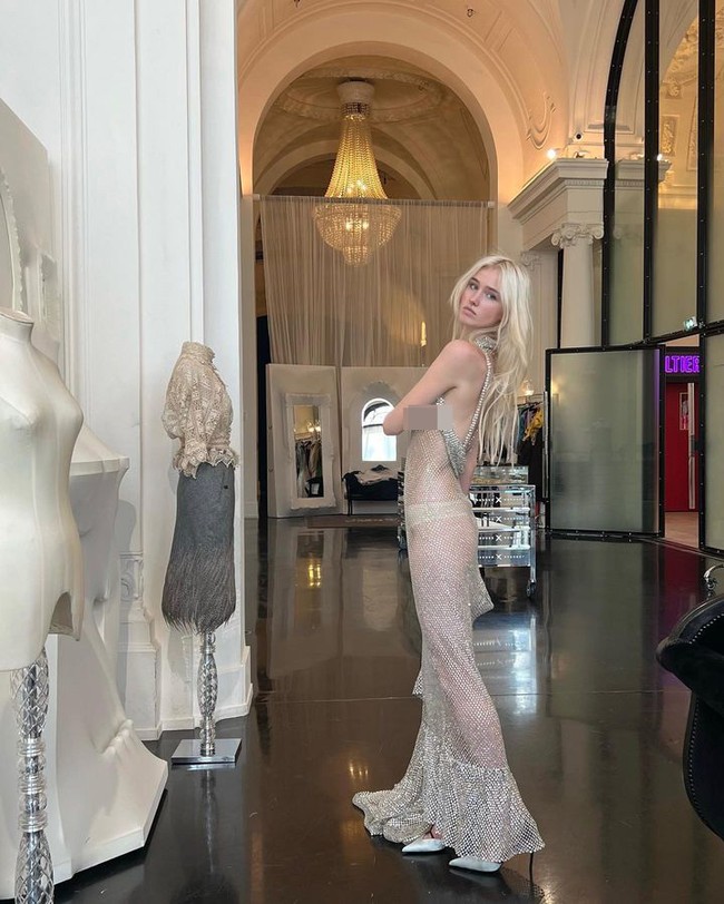 Wanita  kelahiran AS dengan lebih dari 560 ribu follower di TikTok itu sendiri memang memiliki latar belakang pendidikan elite yakni Parsons School of Design yang menunjang kariernya di industri fashion. Foto: Instagram Lara Cosima