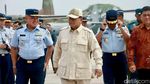 Menhan Prabowo Serahkan 5 Pesawat NC-212i Buatan Lokal ke TNI AU