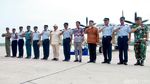 Menhan Prabowo Serahkan 5 Pesawat NC-212i Buatan Lokal ke TNI AU