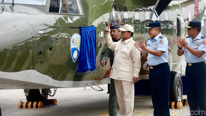 Menhan Prabowo Serahkan 5 Pesawat NC-212i Buatan Lokal ke TNI AU Menteri Pertahanan Prabowo Subianto menyampaikan pidatonya sebelum penyerahan pesawat yang dilakukan di Lanud Halim Perdanakusuma, Jakarta Timur, Selasa (12/12/2023).