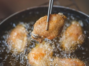 7 Tips Menggoreng Makanan agar Lebih Sehat yang Gampang Diikuti