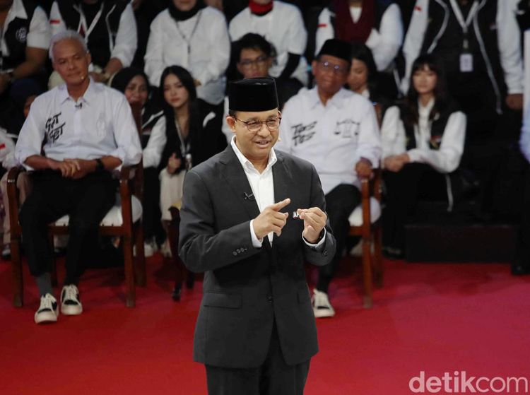 Momen Anies Berbicara Perdana di Panggung Debat Pilpres 2024