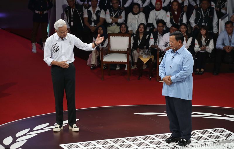 Momen Saling Menanggapi 3 Paslon Capres di Debat Perdana