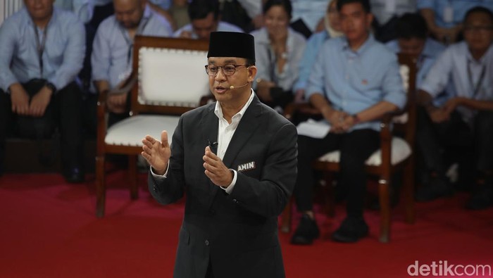 Momen Saling Menanggapi 3 Paslon Capres di Debat Perdana